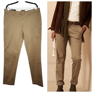 NWT Banana Republic Rapid Movement Chinos. Fulton skinny Fit khaki's.